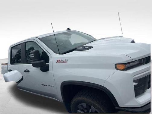 Summit White 2024 Chevrolet Silverado 2500 Custom