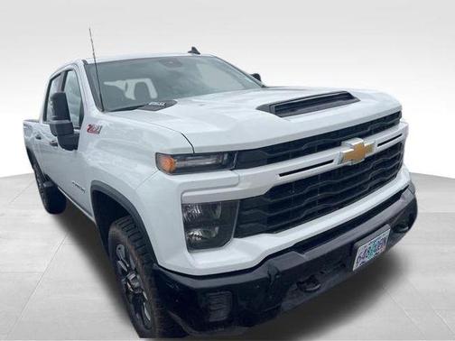 Summit White 2024 Chevrolet Silverado 2500 Custom