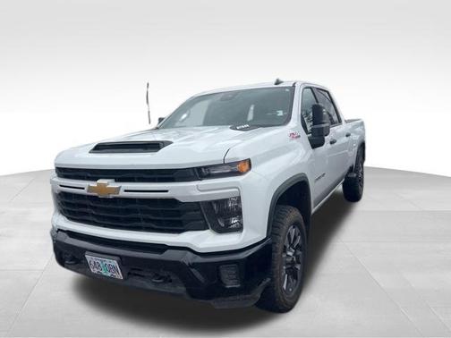 Summit White 2024 Chevrolet Silverado 2500 Custom