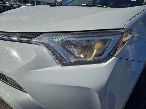 Super White 2018 Toyota RAV4 LE