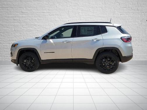 Silver Zynith Metallic Clearcoat 2026 Jeep Compass Latitude