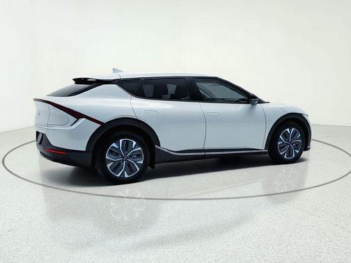 Glacier 2024 Kia EV6 Light