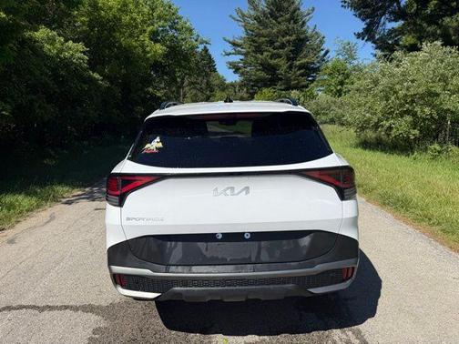 Glacial White Pearl 2023 Kia Sportage X-Line