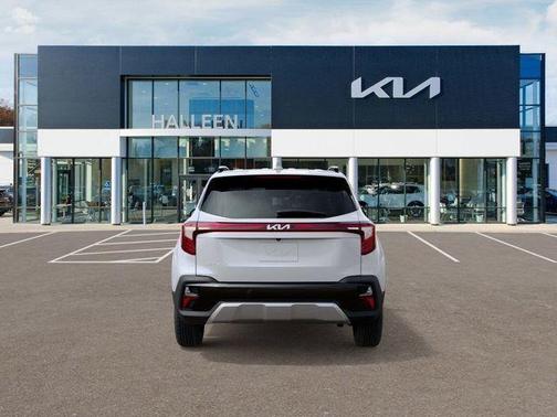 Snow White Pearl 2026 Kia Seltos EX