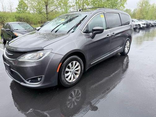 Granite Crystal Clearcoat Metallic 2017 Chrysler Pacifica Touring-L