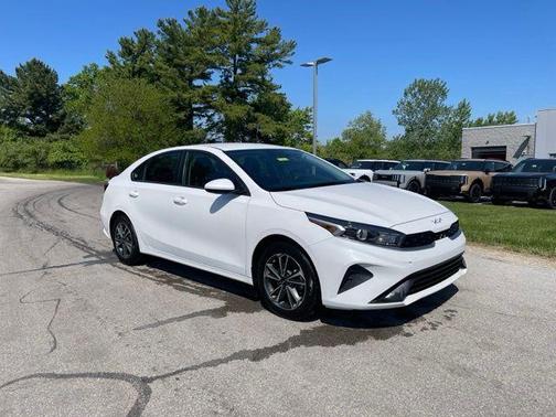 Snow White Pearl 2024 Kia Forte LXS