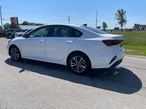 Snow White Pearl 2024 Kia Forte LXS
