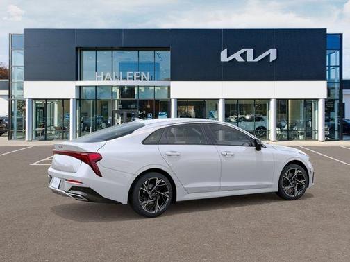 Snow White Pearl 2026 Kia K5 GT-Line