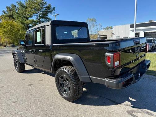 2022 Jeep Gladiator Sport