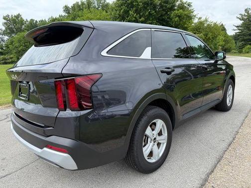 2025 Kia Sorento LX