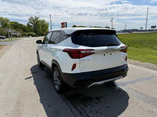 Snow White Pearl 2023 Kia Seltos LX