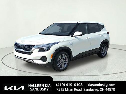Snow White Pearl 2023 Kia Seltos LX