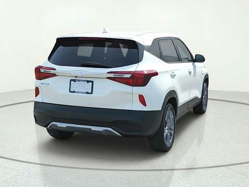 Snow White Pearl 2023 Kia Seltos LX