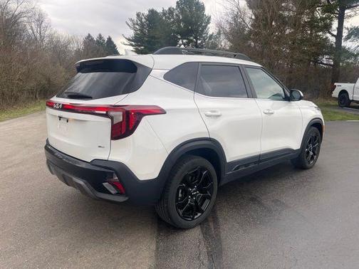 Snow White Pearl 2024 Kia Seltos X-Line