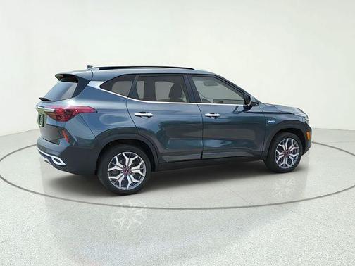 Gravity Gray 2023 Kia Seltos SX