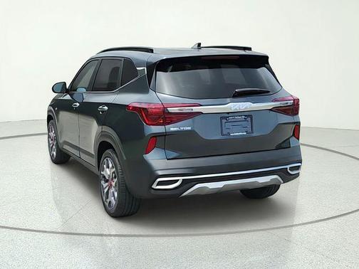Gravity Gray 2023 Kia Seltos SX