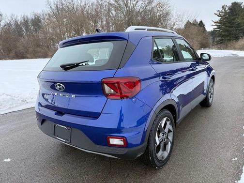 2022 Hyundai VENUE Limited