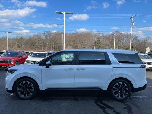 2024 Kia Carnival EX