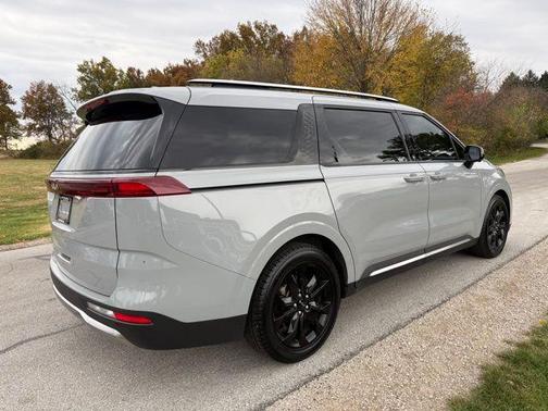 2023 Kia Carnival SX