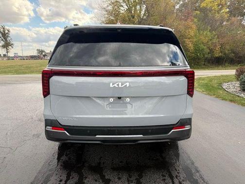 2023 Kia Carnival SX