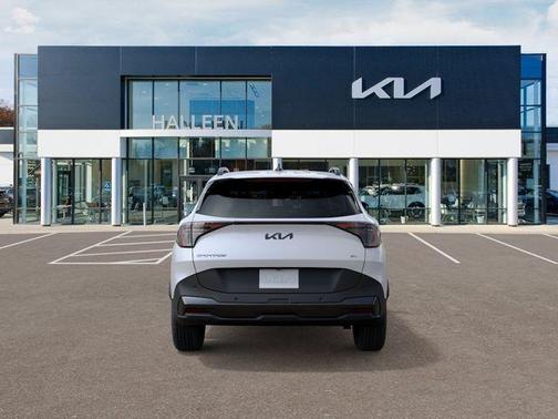 Glacial White Pearl 2026 Kia Sportage X-Line