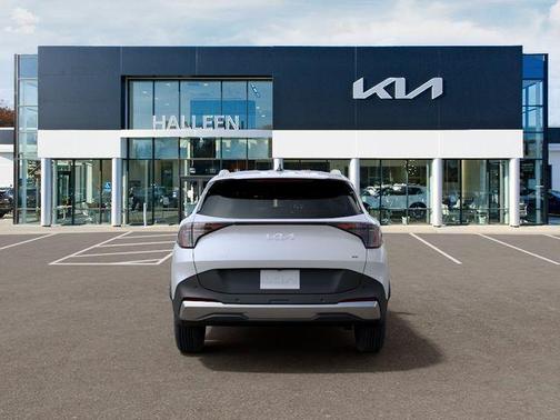 Glacial White Pearl 2026 Kia Sportage EX