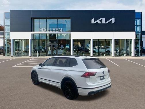 2022 Volkswagen Tiguan 2.0T SE R-Line Black