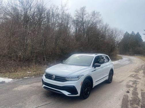 2022 Volkswagen Tiguan 2.0T SE R-Line Black
