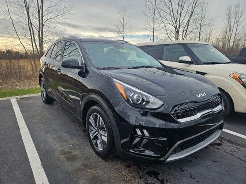 Aurora Black Pearl 2022 Kia Niro LXS