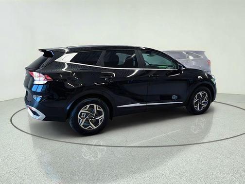 Fusion Orange 2024 Kia Sportage LX