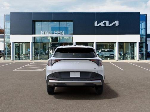 Snow White Pearl 2026 Kia Sportage LX