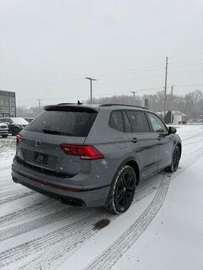 2022 Volkswagen Tiguan 2.0T SE R-Line Black