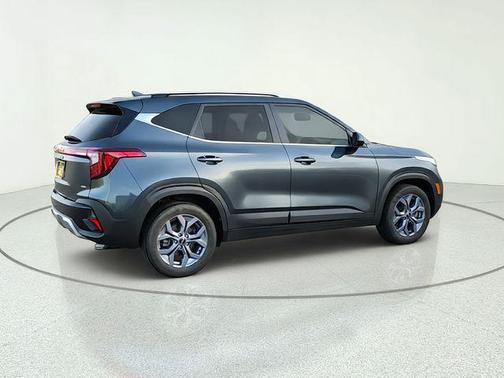 Gravity Gray 2024 Kia Seltos S