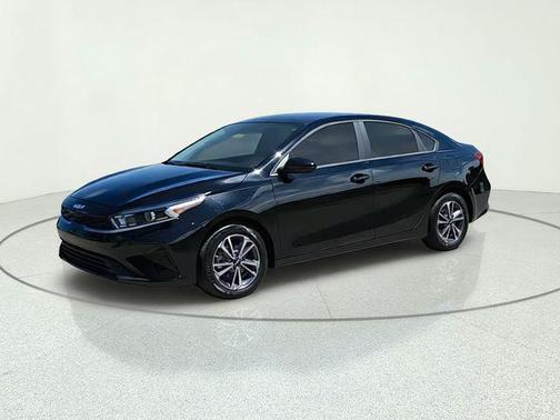 Aurora Black Pearl 2024 Kia Forte LXS