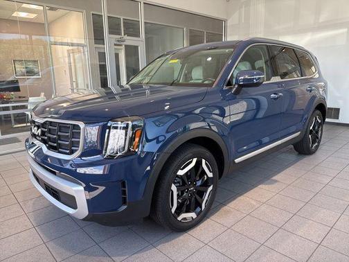 Midnight Black 2024 Kia Telluride S