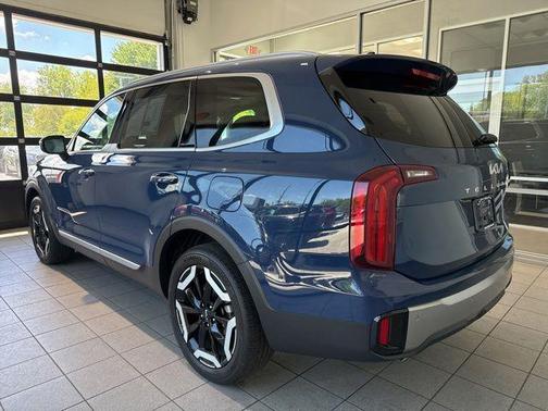 Midnight Black 2024 Kia Telluride S