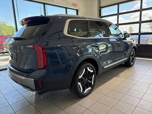 Midnight Black 2024 Kia Telluride S