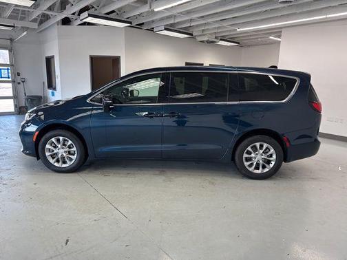 2025 Chrysler Pacifica L