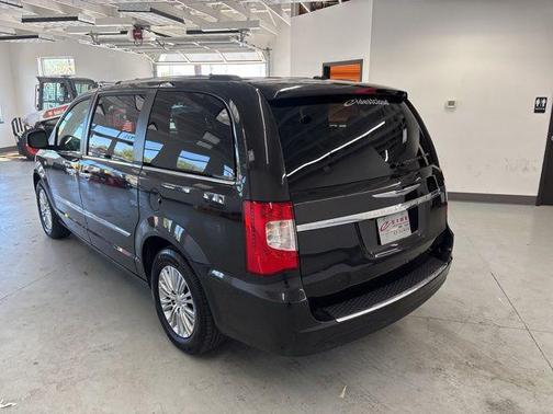 Mocha Java Pearlcoat 2014 Chrysler Town & Country Touring-L