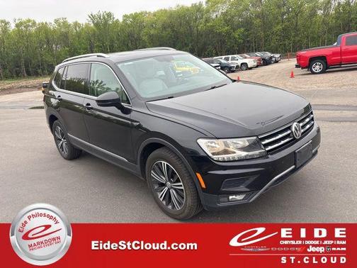 Deep Black Pearl Metallic 2018 Volkswagen Tiguan 2.0T SEL