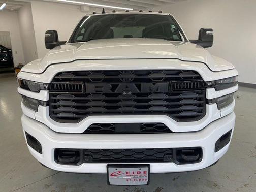 Bright White Clearcoat 2026 RAM 2500 Big Horn Crew Cab 4x4 6'4' Box