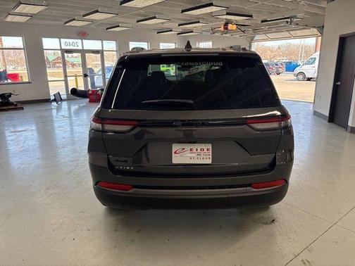 Baltic Gray Metallic Clearcoat 2026 Jeep Grand Cherokee Limited