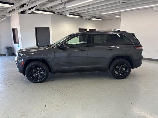 Baltic Gray Metallic Clearcoat 2026 Jeep Grand Cherokee Limited