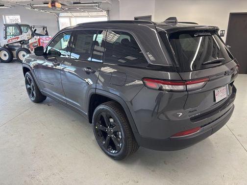 Baltic Gray Metallic Clearcoat 2026 Jeep Grand Cherokee Limited