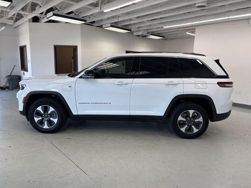 Bright White Clearcoat 2022 Jeep Grand Cherokee 4xe Base