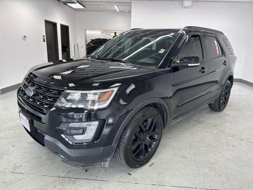 White Platinum Metallic Tri-Coat 2017 Ford Explorer sport