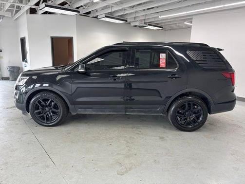 White Platinum Metallic Tri-Coat 2017 Ford Explorer sport