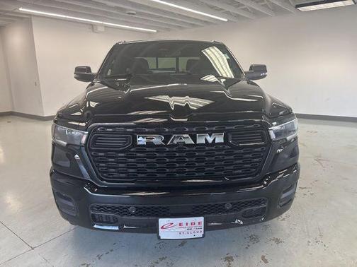 Diamond Black Crystal Pearlcoat 2026 RAM 1500 Big Horn/Lone Star