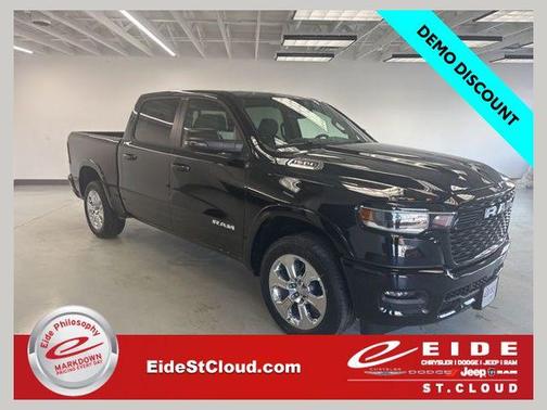 Diamond Black Crystal Pearlcoat 2026 RAM 1500 Big Horn/Lone Star
