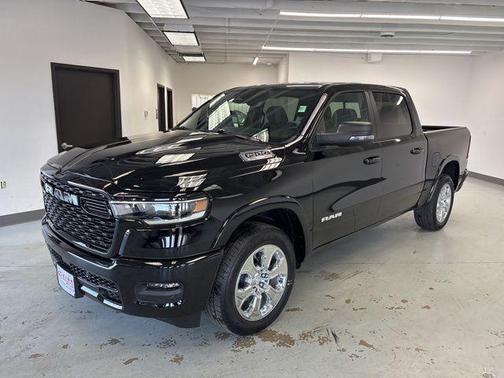Diamond Black Crystal Pearlcoat 2026 RAM 1500 Big Horn/Lone Star
